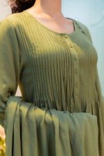 Side profile of model wearing Verdant Veil kurti with flowing dupatta