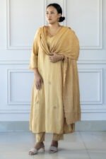 Side view of Eshara Kurti full body look