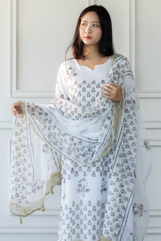 Close-up floral print of Aangan Vibes Kurti Set