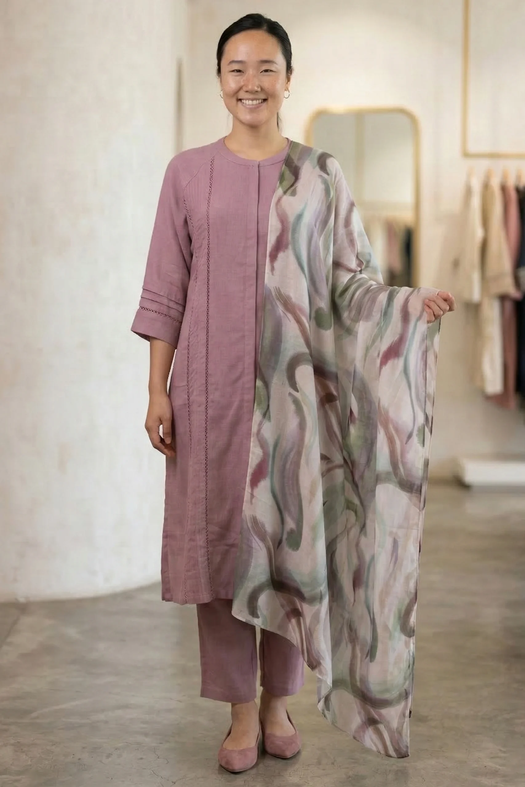 Rang Mauve Kurti Set Full-length view of the Rang mauve ethnic set featuring straight pants and a designer dupatta.