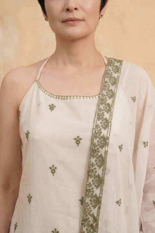 StyleMélange – Close-up of halter neckline cream kurti with olive embroidery and embroidered dupatta border detail