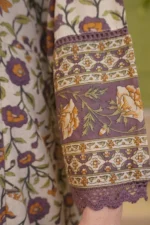 Macro view of the Amara kurti sleeve featuring a detailed floral print border and finished with a delicate mauve crochet lace trim.