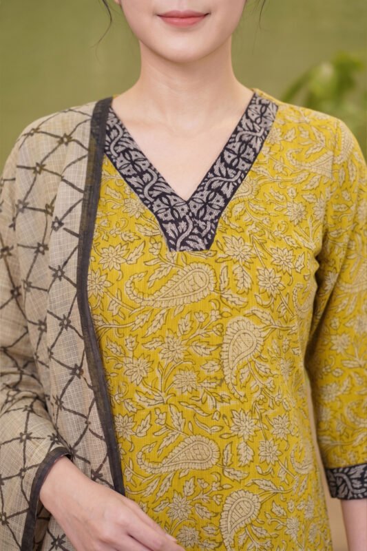 Close-up of the Amber Ethnic Set’s V-neckline with a black and white block-printed border contrast against the mustard floral paisley fabric.