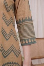Close-up of the 3/4 sleeve on the Oasis Print Kurti, showcasing the precise alignment of the slate-green geometric zigzag and horizontal stripe block prints at the sleeve hem.